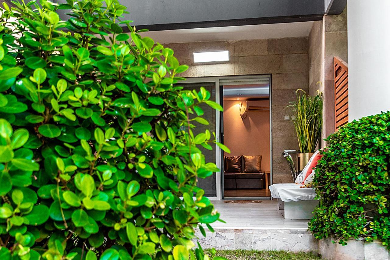 Garden & Pool דירה