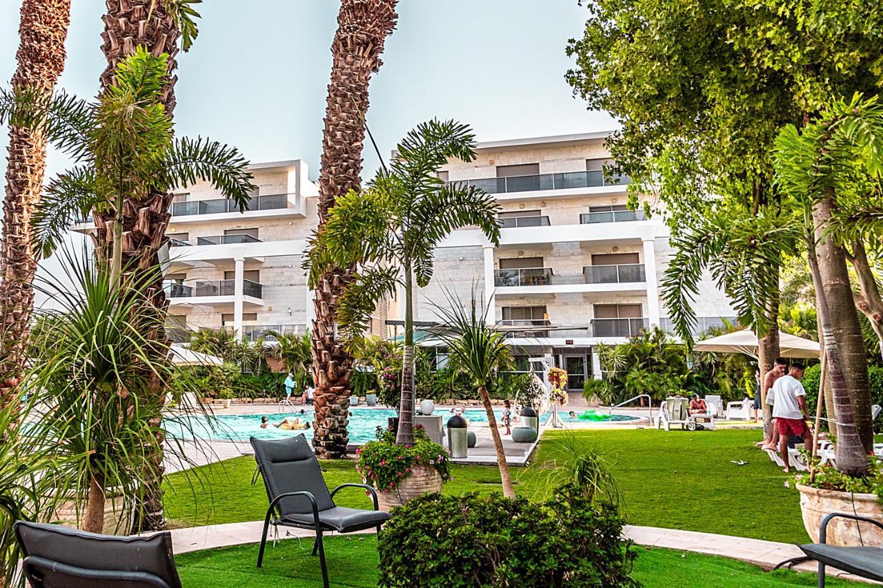 Garden & Pool דירה *