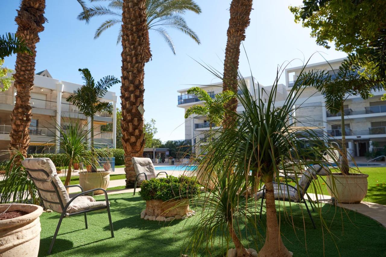 Garden & Pool דירה *