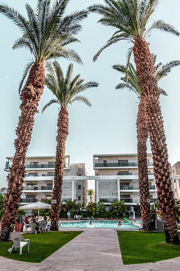 Garden & Pool *